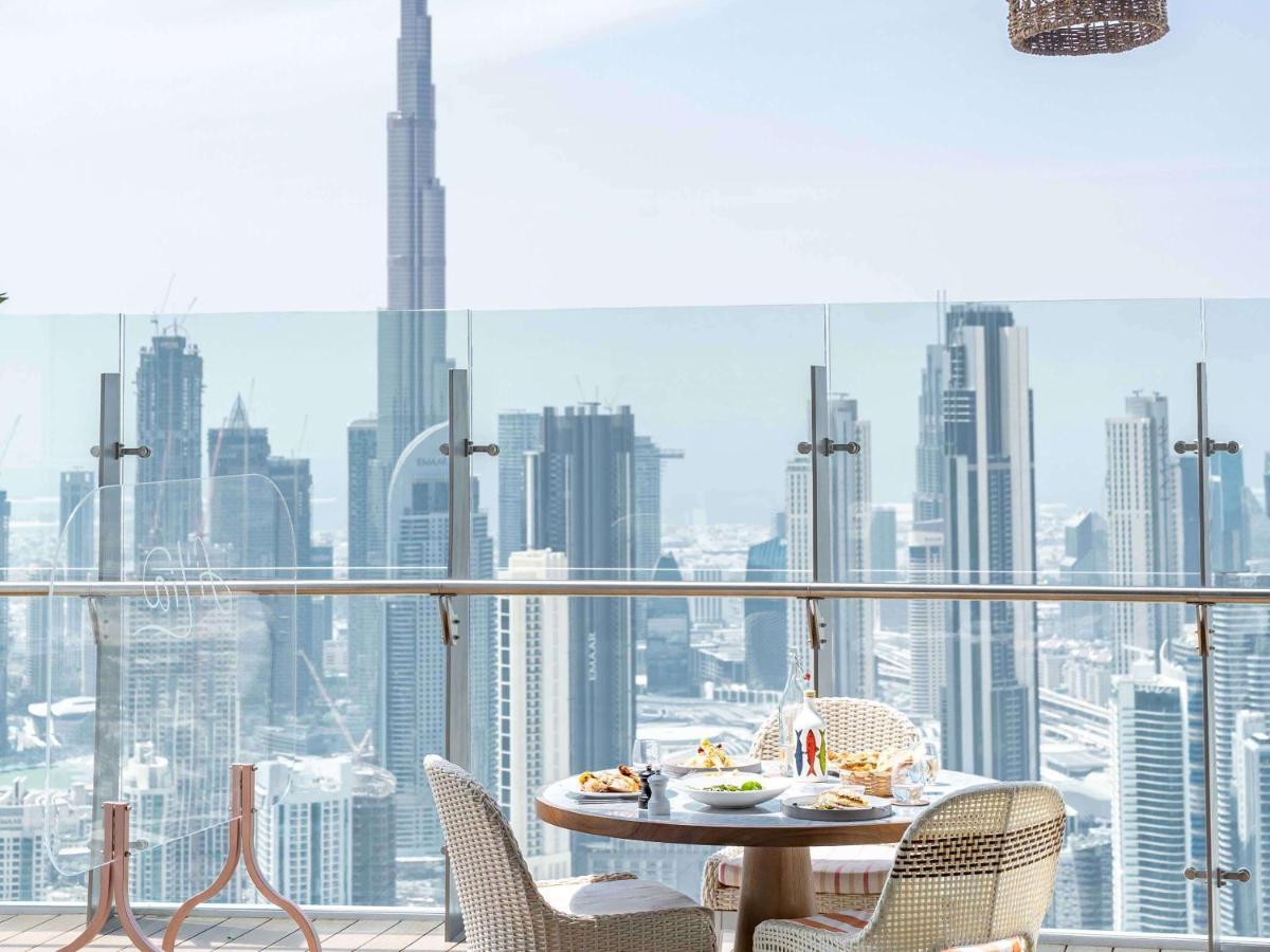 Sls Dubai Hotel & Residences Exterior foto View from the 101 lounge