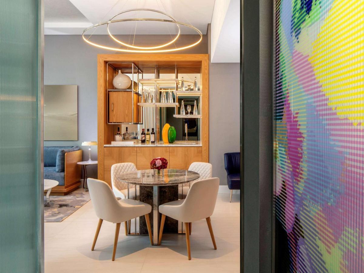 Sls Dubai Hotel & Residences Exterior foto A suite at the Standard East Village