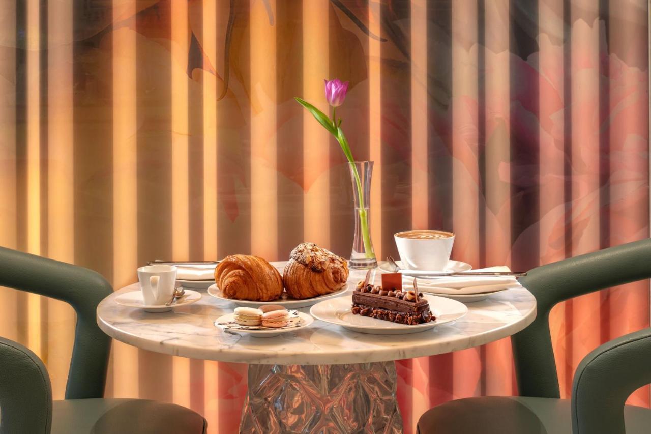 Sls Dubai Hotel & Residences Exterior foto Afternoon tea at the Mandarin Oriental, London