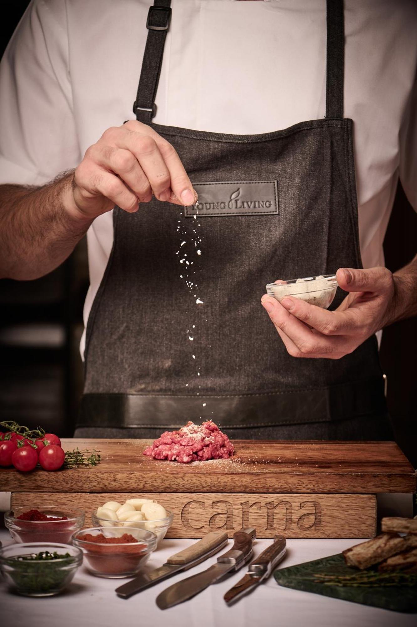 Sls Dubai Hotel & Residences Exterior foto A chef seasoning a dish