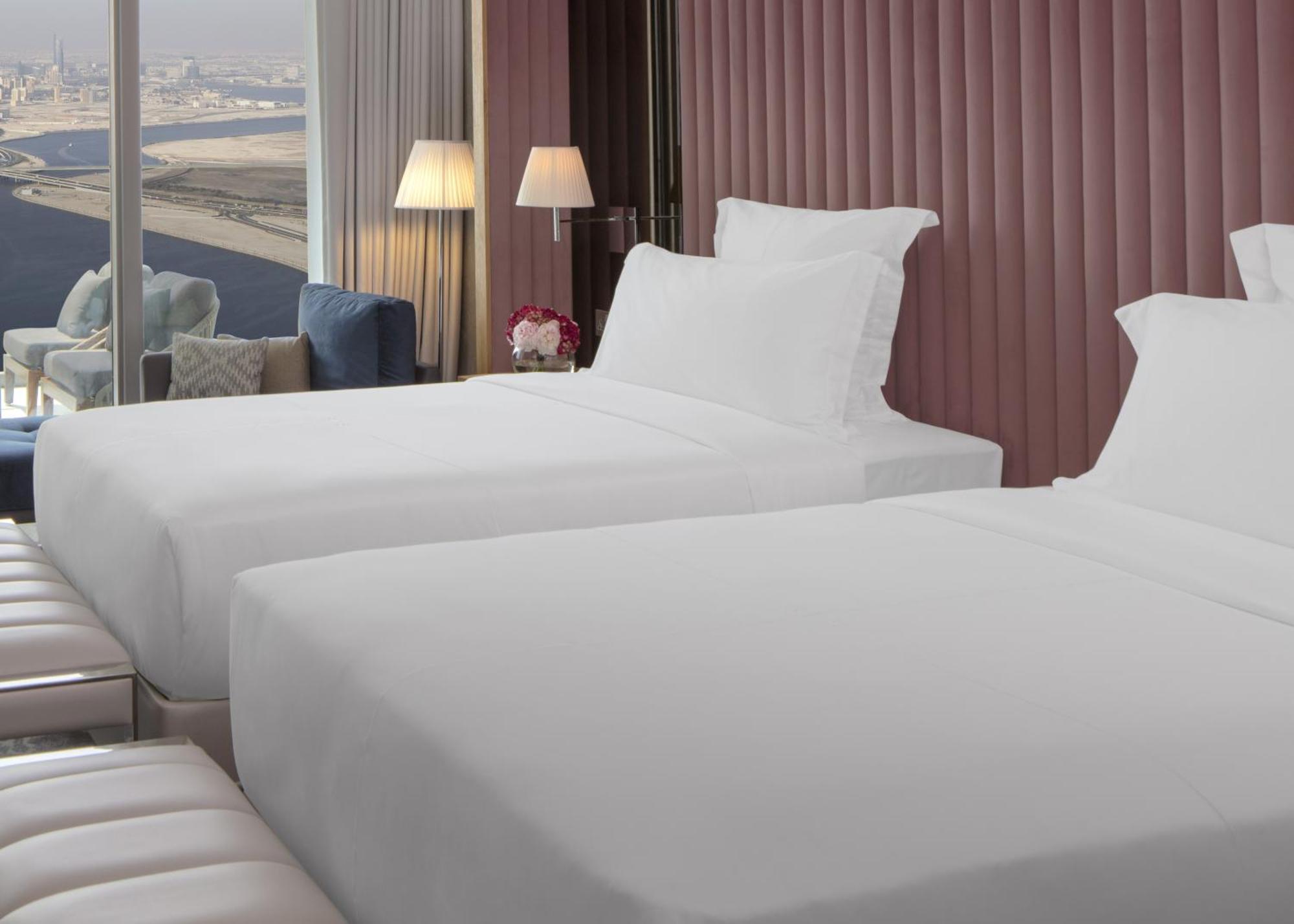 Sls Dubai Hotel & Residences Exterior foto A room at the hotel