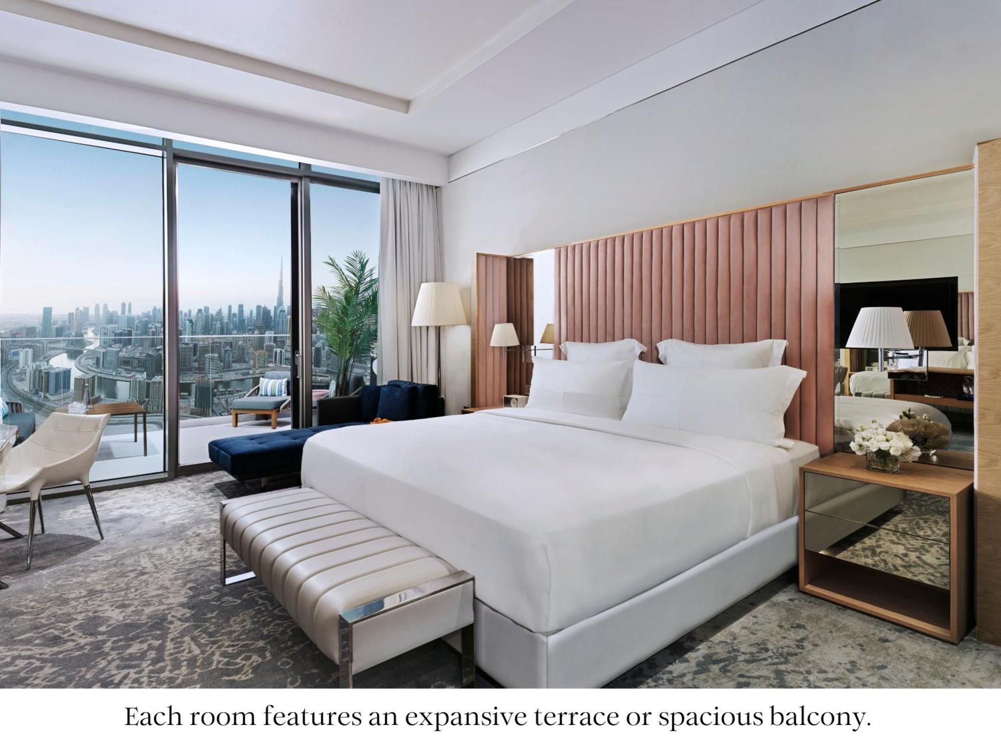 Sls Dubai Hotel & Residences Exterior foto A bedroom at the Ritz-Carlton, Tel Aviv